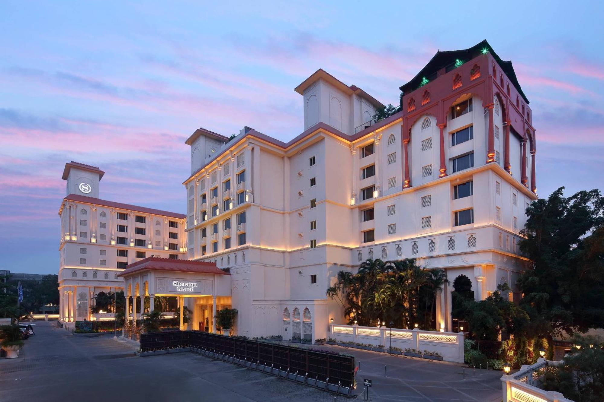 Sheraton Grand Pune Bund Garden Hotel Exterior photo