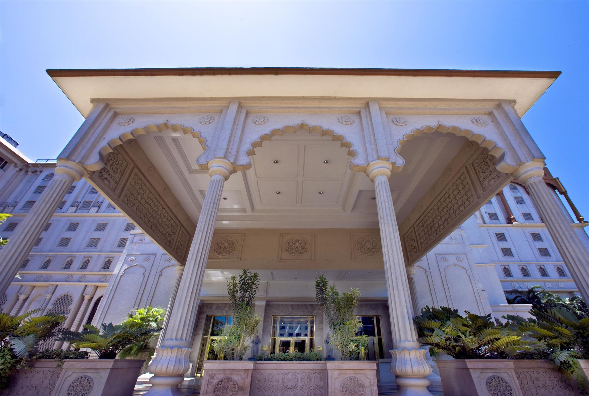 Sheraton Grand Pune Bund Garden Hotel Exterior photo